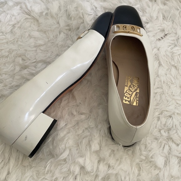 ❤️❤️❤️PRICE DROP❤️❤️Women’s Ferragamo Black & White Flats Size 7.5C - Picture 6 of 8